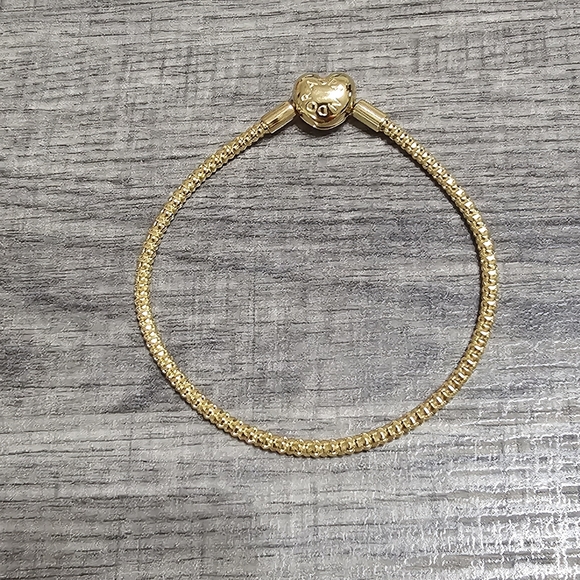 Jewelry - Pandora Heart Clasp Studded Chain Bracelet